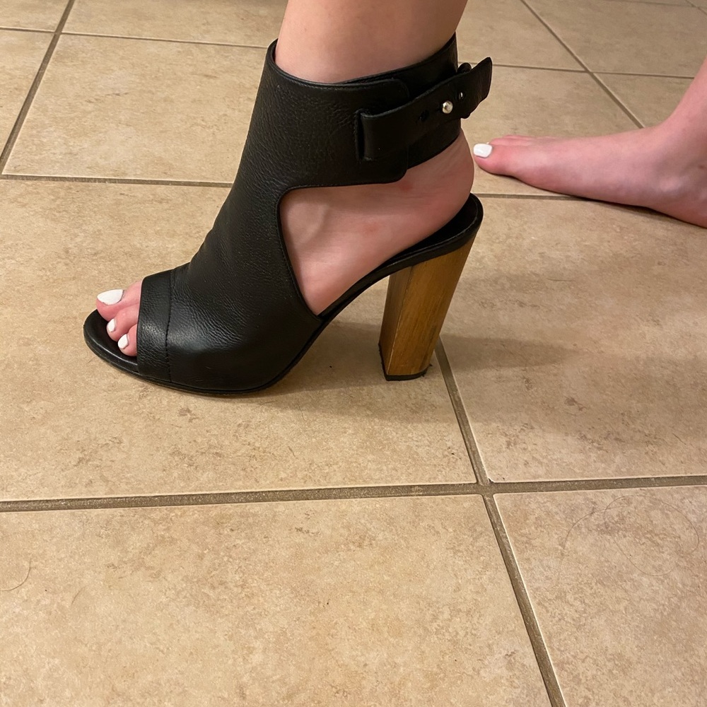 Vince heels